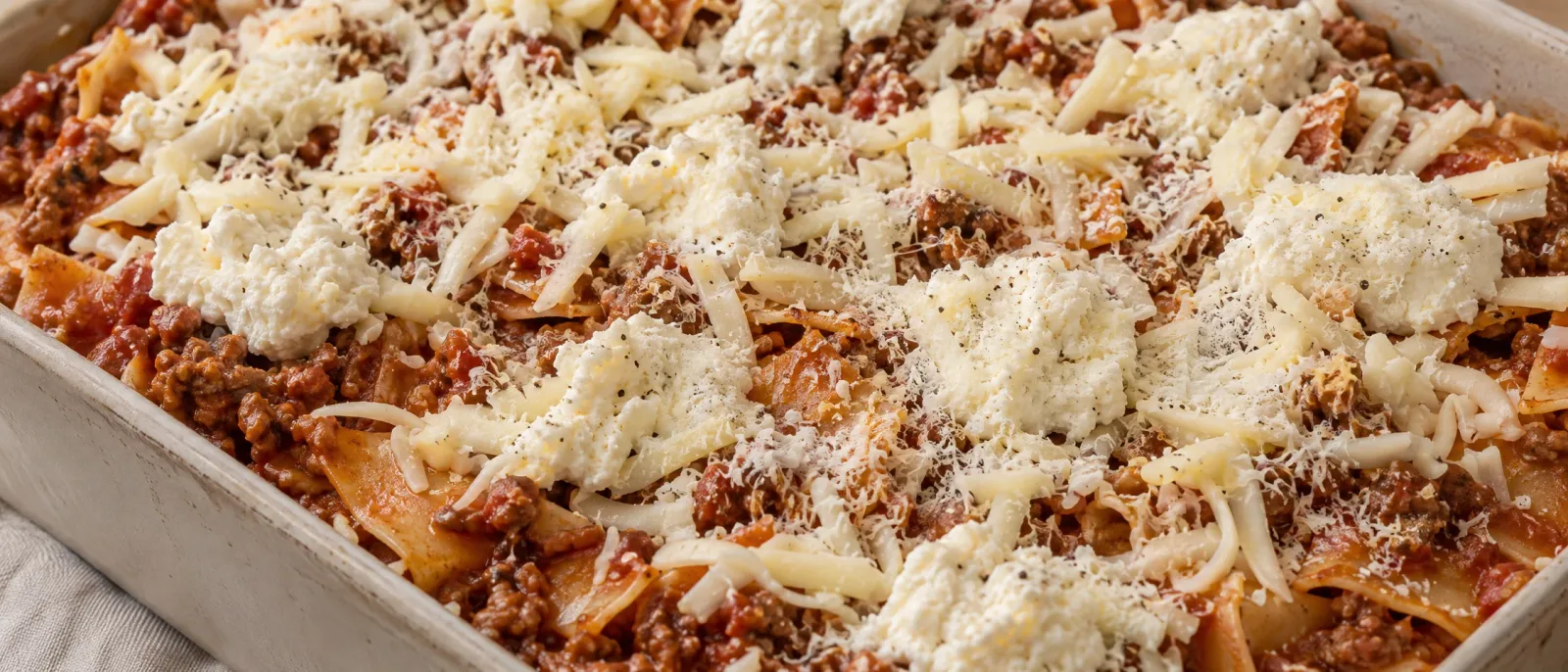 Assemble the lasagne on the tray